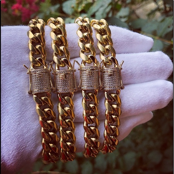 💎 14k Gold Coated Diamond Cuban Link Bracelet💎 - Picture 3 of 8